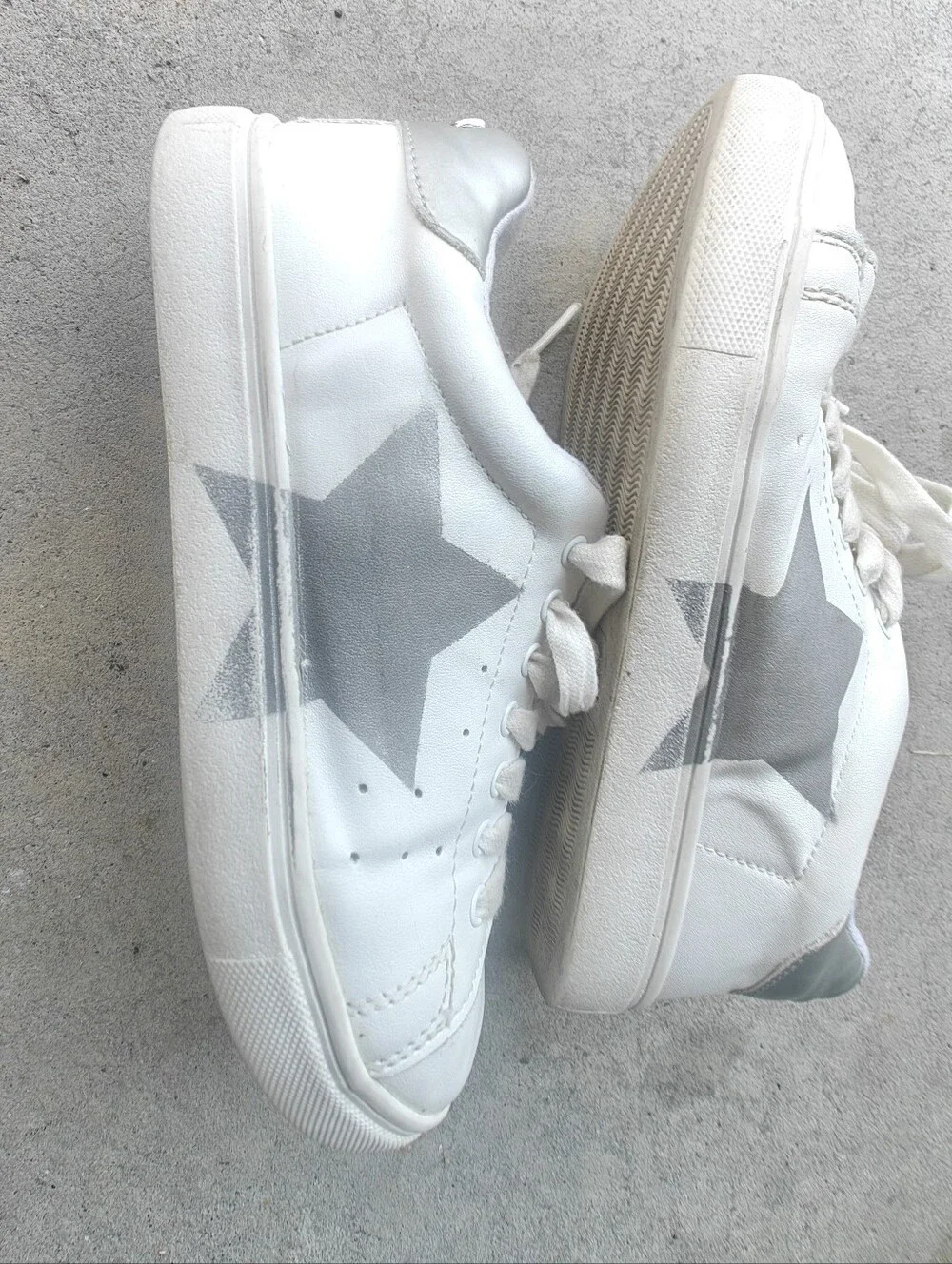 Steve Madden Payden Sneakers Girls Size 4 Silver Star Metallic Silver
